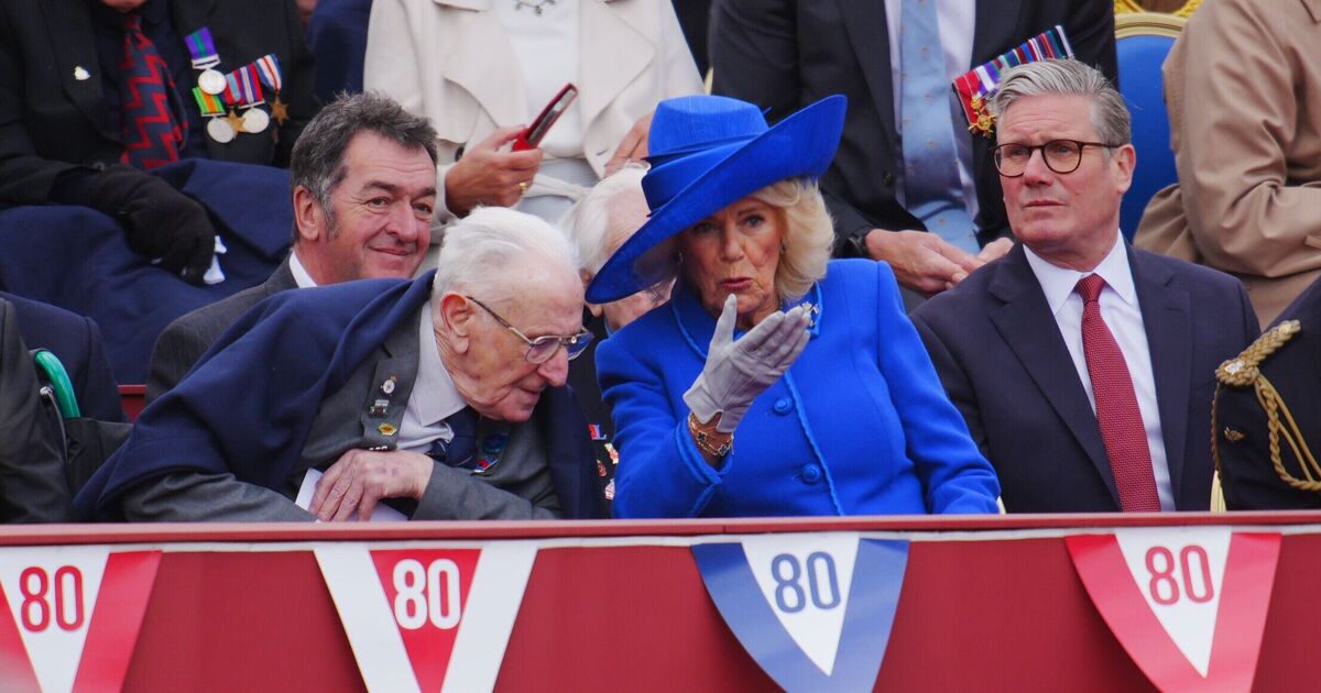 Royal Family fans convinced Queen Camilla just blanked Keir Starmer at VE Day celebrations