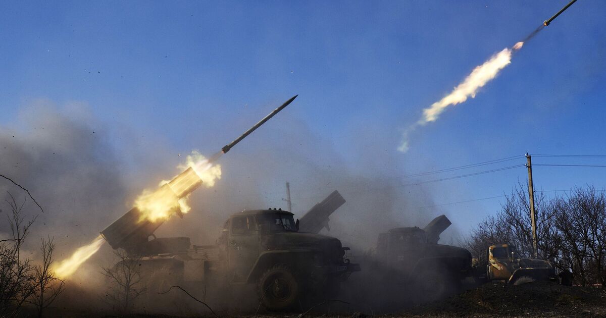 Russia &#039;preparing for war&#039; as Putin moves artillery to NATO border