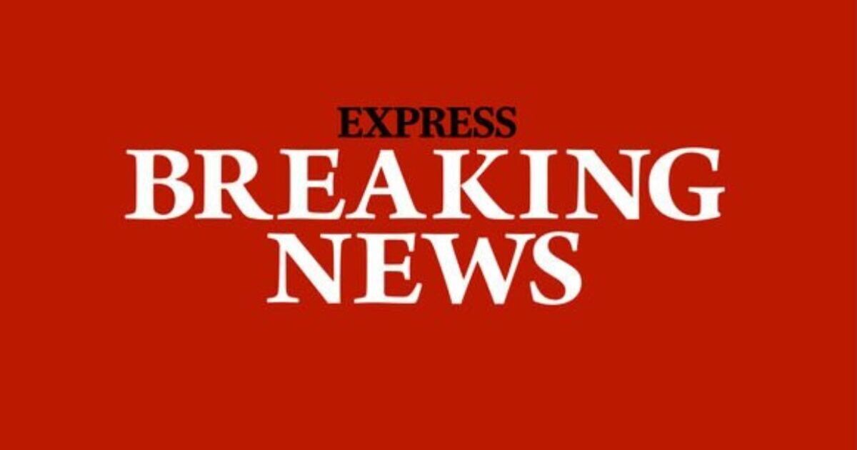 London fire sends huge plumes of smoke billowing across main road