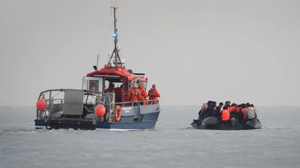 France and UK to stop small boats together - Macron