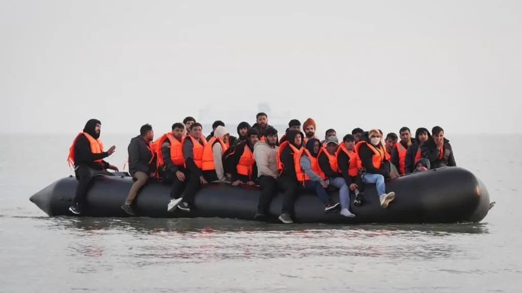 UK-France migrant deal &#039;robust&#039; against legal challenges, Cooper says