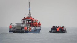 France and UK to stop small boats together - Macron