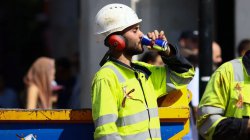 WHO warns of risks of extreme heat in the workplace
