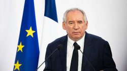 French PM fights for survival as rivals refuse to support confidence vote