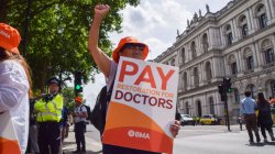 Health secretary and BMA to meet in bid to avoid strikes