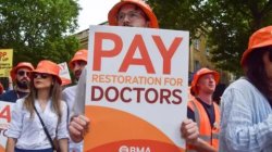 Starmer gives <b class='text-danger'>doctors</b> 48 hours to cancel strike or lose new jobs package