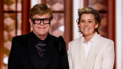 Elton celebrates &#039;extraordinary&#039; 10th number one album