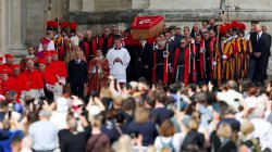 Mourners visit Pope Francis lying in state at St Peter&#039;s Basilica