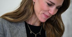 Copy Princess Kate&#039;s initial necklace look for less than £30 with sale offer