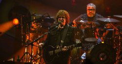 Jeff Lynne&#039;s ELO concert cancelled last minute as fans concerned over star&#039;s health