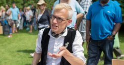 Antiques Roadshow icon heartbroken as famous F1 star father dies