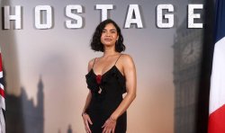 Who is in the cast of Hostage on Netflix?