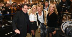 Rod Stewart’s singer rushes to hospital as she shares worrying photo