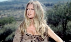 Brigitte Bardot 'booed' during tribute as ceremony 'ruined' after star's tragic death