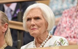 Mortified Mary Berry 'nearly poisons' viewers with recipe as colleague intervenes