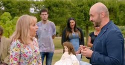 BBC Antiques Roadshow audience member &#039;faints&#039; after huge valuation - but it&#039;s a set up
