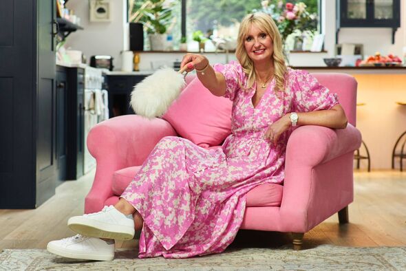 This Morning Queen of Clean Lynsey Crombie says white vinegar method &#039;removes odours&#039;