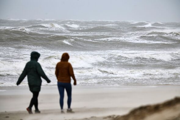 Met Office lifts rare amber warning but Brits still face Easter Sunday travel misery