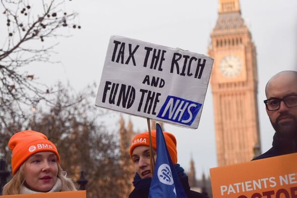 NHS to sideline striking junior doctors as Easter walkout threatens chaos
