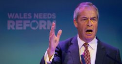 Nigel Farage slams Keir Starmer over small boats crisis – &#039;stop blaming France and act!&#039;