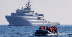 More than 1,000 migrants cross Channel in small boats in just two days