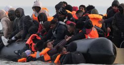 Home Office worker paid &#039;thousands&#039; to grant asylum applications jailed
