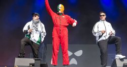 Kneecap&#039;s Glastonbury set probed by police after comments made at festival