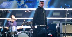 Noel Gallagher chokes up on stage at Oasis&#039; first concert in 16 years