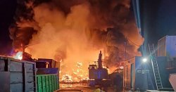 Erith fire LIVE: Close all windows as London industrial estate engulfed in inferno