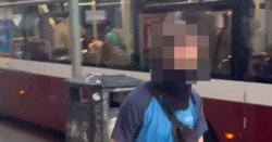 Youths &#039;armed with knives&#039; threaten public in broad daylight, terrifying moment captured