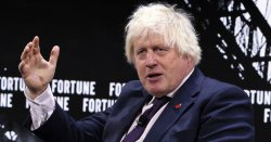Boris Johnson blasts Keir Starmer over US plan to deport migrants to Rwanda