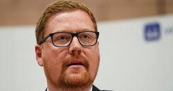 Labour MP calls for quango to be abolished amid two-tier sentencing row