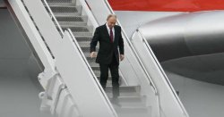 Putin health fears explode as Russian leader LIMPS during Trump meeting