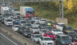 M23 traffic LIVE: Chaos on major UK motorway as road to remain closed for hours