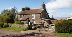 Frasier star Kelsey Grammer gets go ahead to demolish 200-year-old cottage despite fury