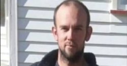 Fugitive Tom Phillips&#039; sister makes emotional plea for him to return with his three kids