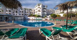 Chaos in Tenerife as British tourists vow to &#039;never holiday here again&#039;