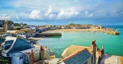Panic in Cornwall as pretty seaside towns abandoned after tourists told to stay away