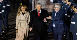 &#039;Overthinking&#039; Trump focused on avoiding repeat of Queen blunder body language expert says