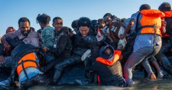 Disaster for Starmer as French police deal new blow to his migrant plan