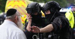 Manchester synagogue attacker &#039;started stabbing everyone&#039; after car driven into gates