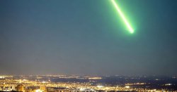 Incredible green fireball snapped over major UK city is visible as far south as London
