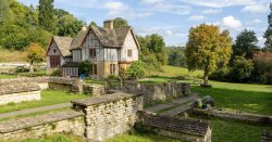 Countryside to be made 'less white' after report finds pubs make 'Muslims feel unwelcome'