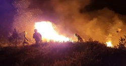 Upton heath fire: Poole residents told &#039;close doors&#039; as massive wildfire rages nearby