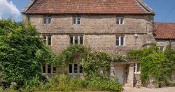 England&#039;s &#039;oldest house&#039; covered in history that&#039;s been around for 857 years