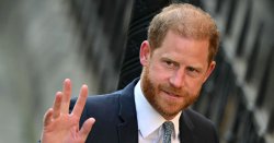 Prince Harry stays silent after 6-word question as he arrives at court