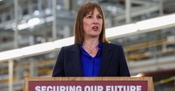 Disaster for Rachel Reeves as 11,300 millionaires flee UK