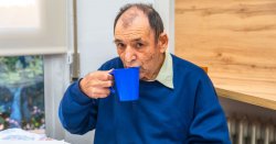 Alzheimer&#039;s Society says dementia red flag symptom can happen while eating
