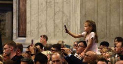 Next Pope LIVE: Fury erupts as &#039;disrespectful&#039; mourners take selfies next to open casket