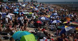 Hot weather maps show &#039;mini-heatwave&#039; hitting all of the UK as 23C heat hits